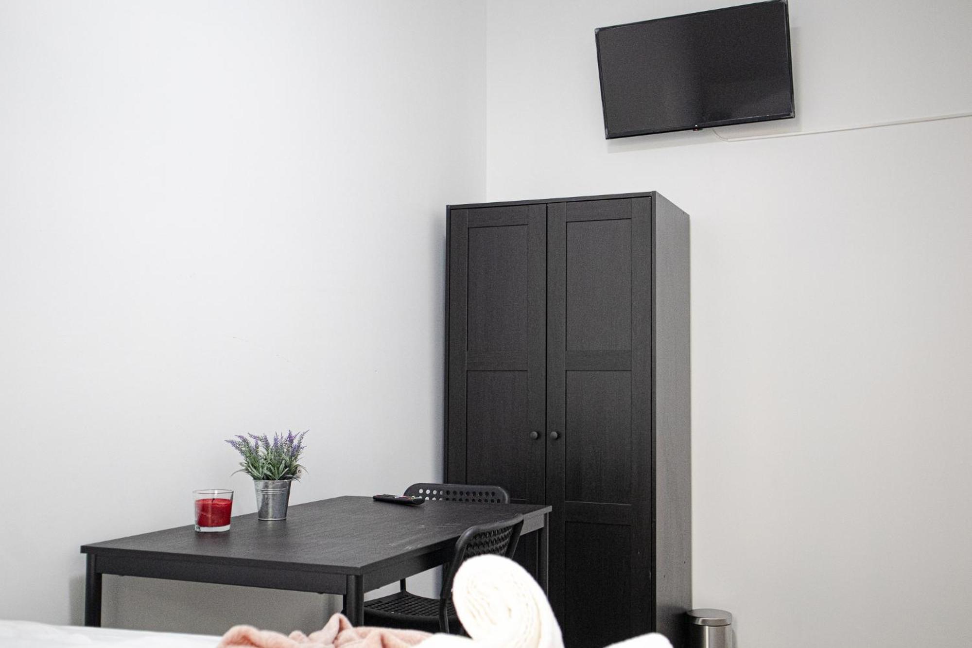 Affordable 5-Br Shared Apartment / Enkplatz U3 Getaway เวียนนา ภายนอก รูปภาพ