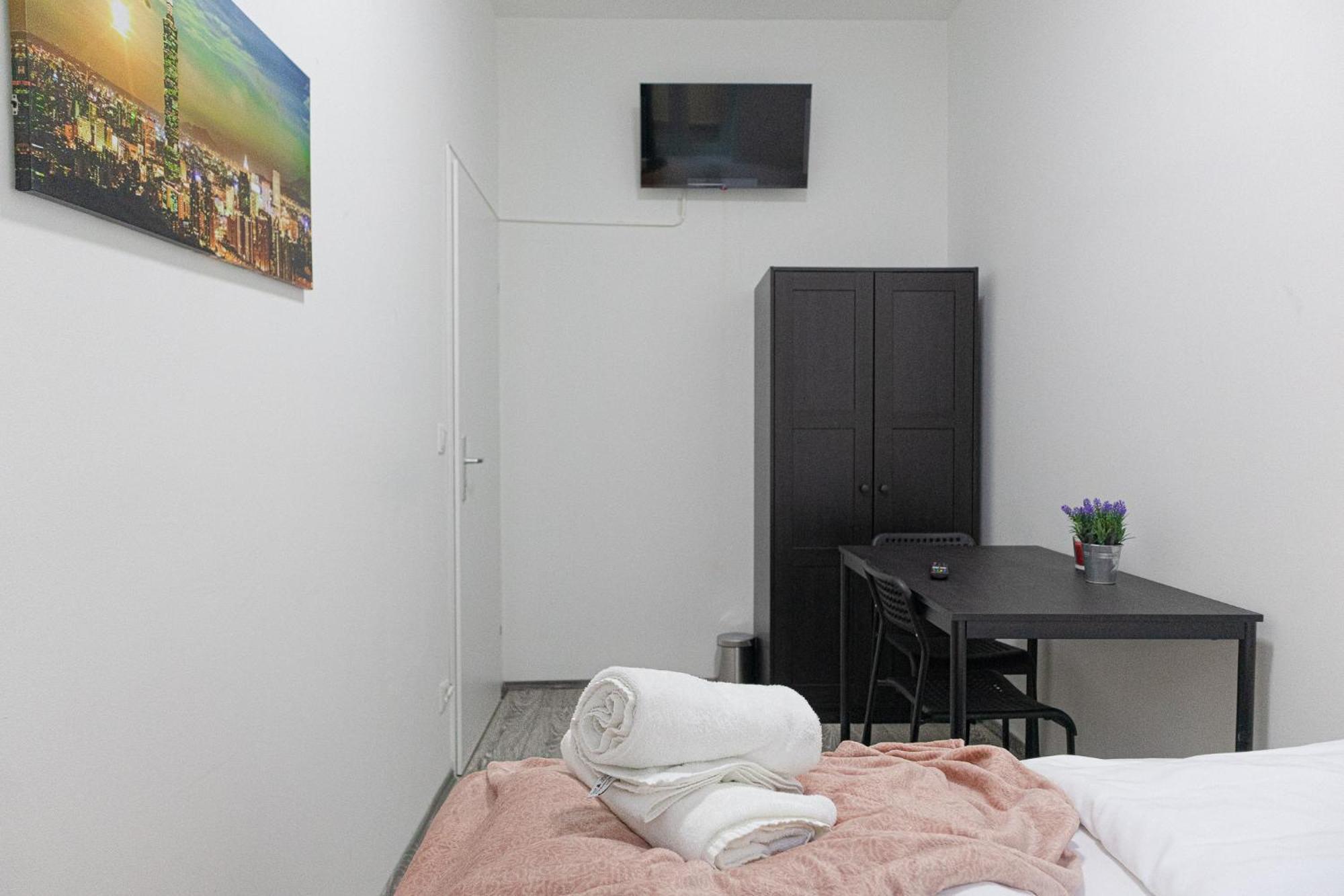 Affordable 5-Br Shared Apartment / Enkplatz U3 Getaway เวียนนา ภายนอก รูปภาพ